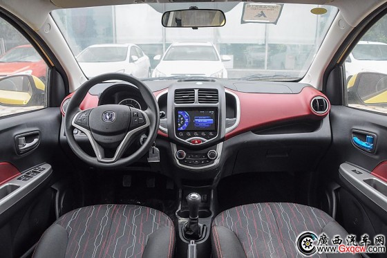 2015款奔奔1.4L手動(dòng)尊貴型國(guó)5